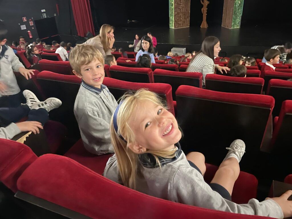 4 year-olds enjoy an exciting trip to the theatre to see ‘Hansel and Gretel’.